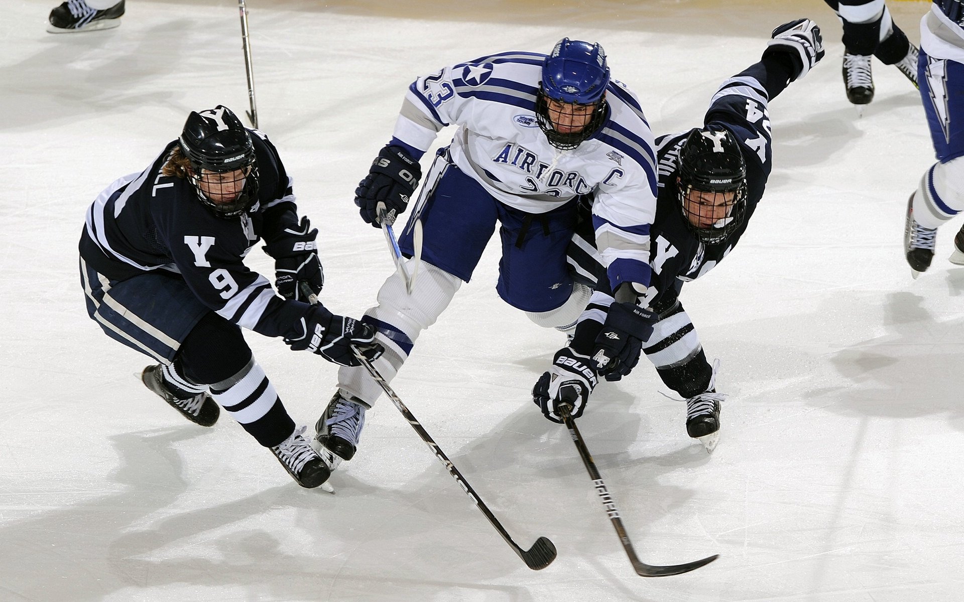 -利雅斯特出局，克鲁日晋级半决赛，克鲁亚历山大足球俱乐部